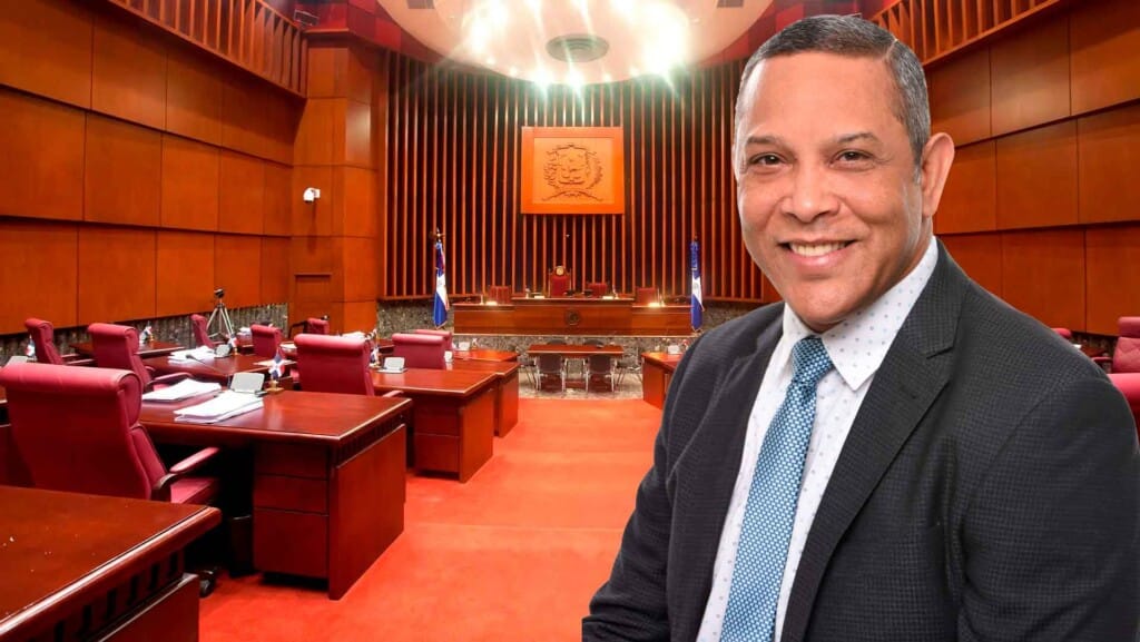 Franklin Romero alegre por conclusión de su proyecto 3R en San Francisco de Macorís